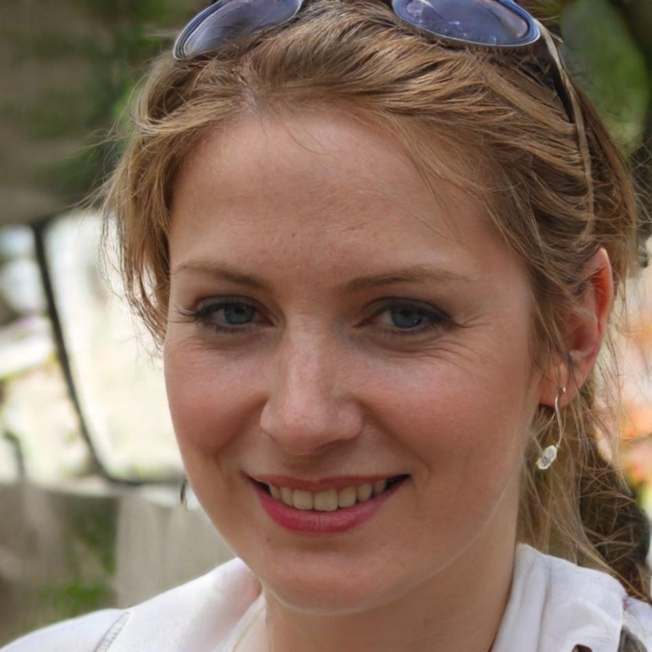 Elena Stănescu specialist SEO